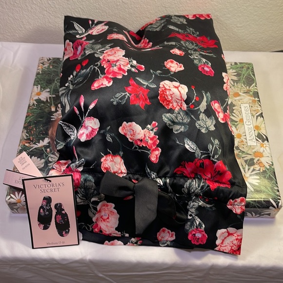 NEW VICTORIA’S SECRET SIGNATURE SATIN HOUSE SLIPPER - Picture 8 of 8